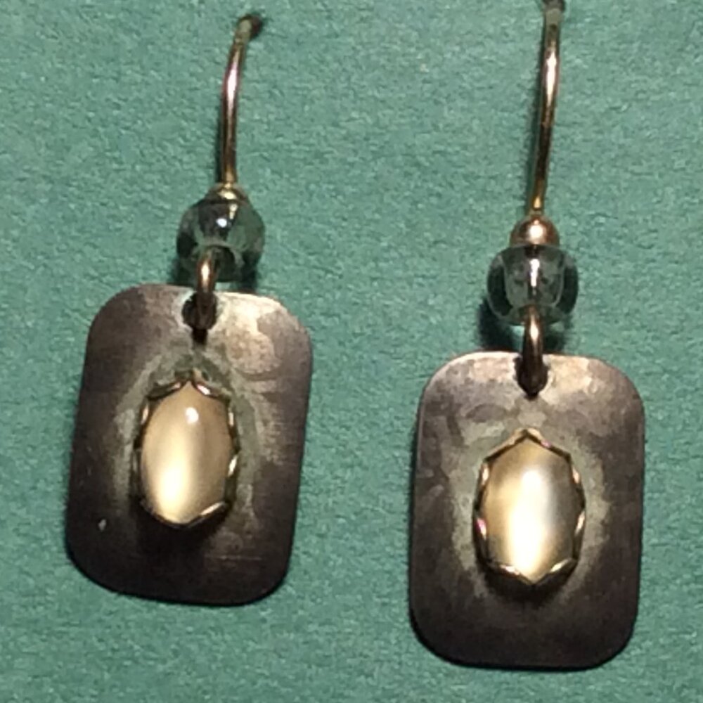 Simple, Chic—'90s style with these Classy Statement Earrings! 💎✨ #RetroElegance